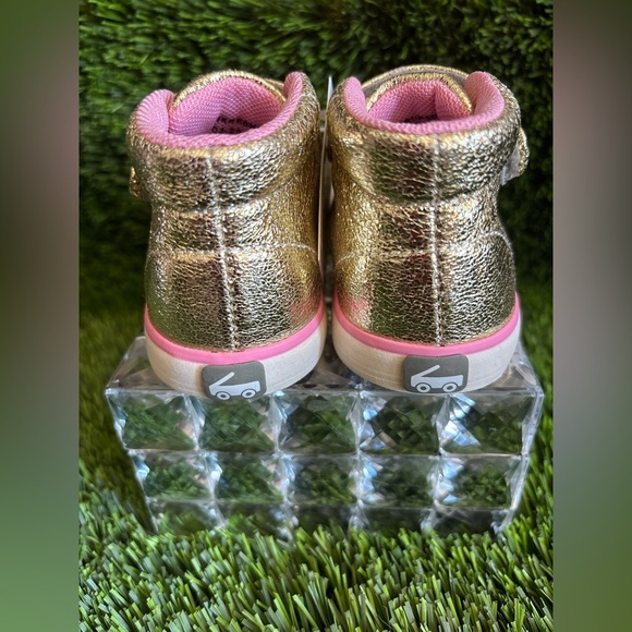 🌈SEE KAI RUN Gold and Pink Kids Top Sneakers SIZE #5🌈 - Picture 12 of 17